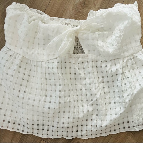 2 for $12!! White ruffled tube top size large - Picture 4 of 5